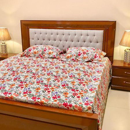איסלמאבד Atrium High Suite 2Bed Family Apartment Near Giga Mall מראה חיצוני תמונה