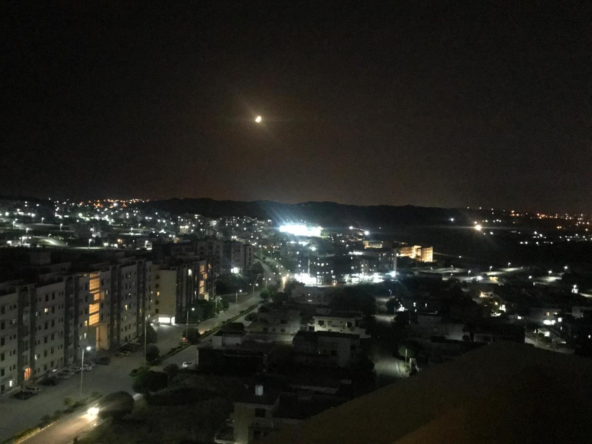 איסלמאבד Atrium High Suite 2Bed Family Apartment Near Giga Mall מראה חיצוני תמונה