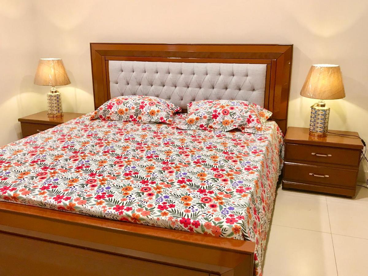 איסלמאבד Atrium High Suite 2Bed Family Apartment Near Giga Mall מראה חיצוני תמונה