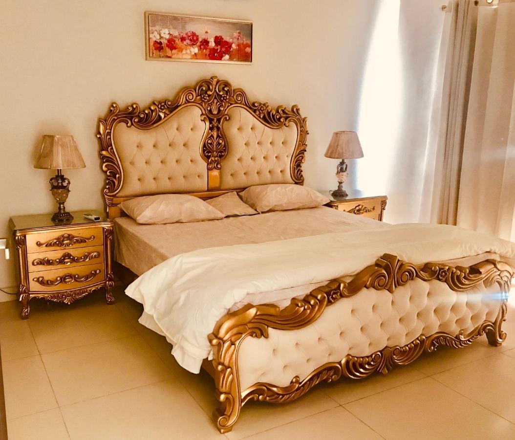 איסלמאבד Atrium High Suite 2Bed Family Apartment Near Giga Mall מראה חיצוני תמונה